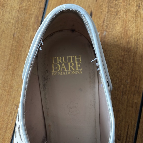 MADOONA white loafers with lazer cut details - Picture 3 of 5